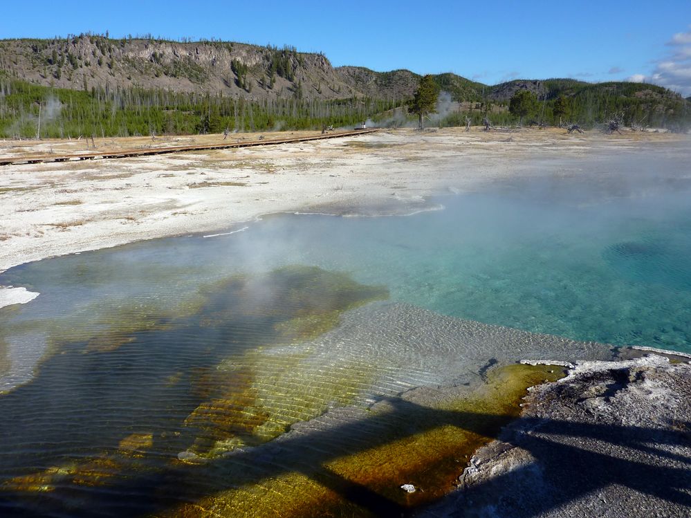 Yellowstone Biscuit basin (16).JPG